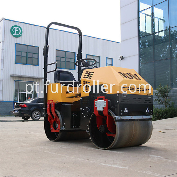 Smooth Drums Asphalt Roller